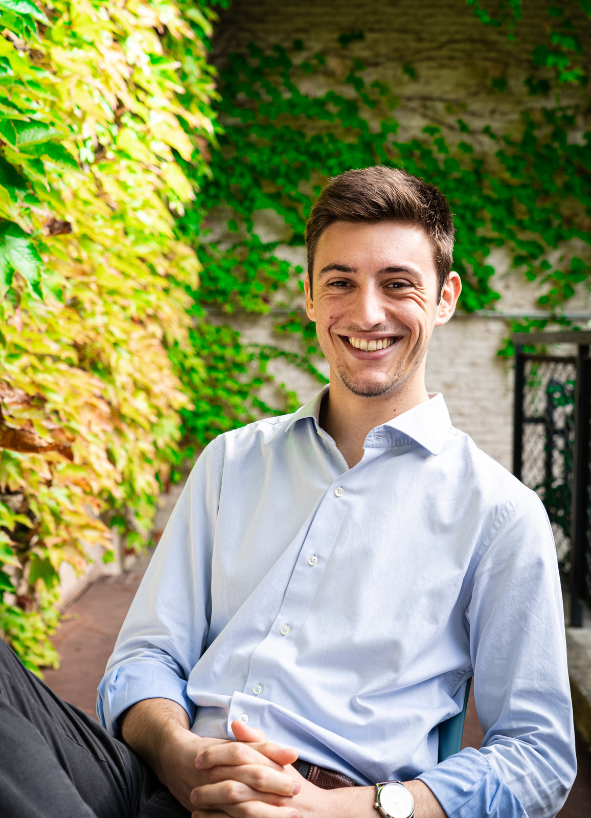 Portrait professionnel d'un homme en extérieur