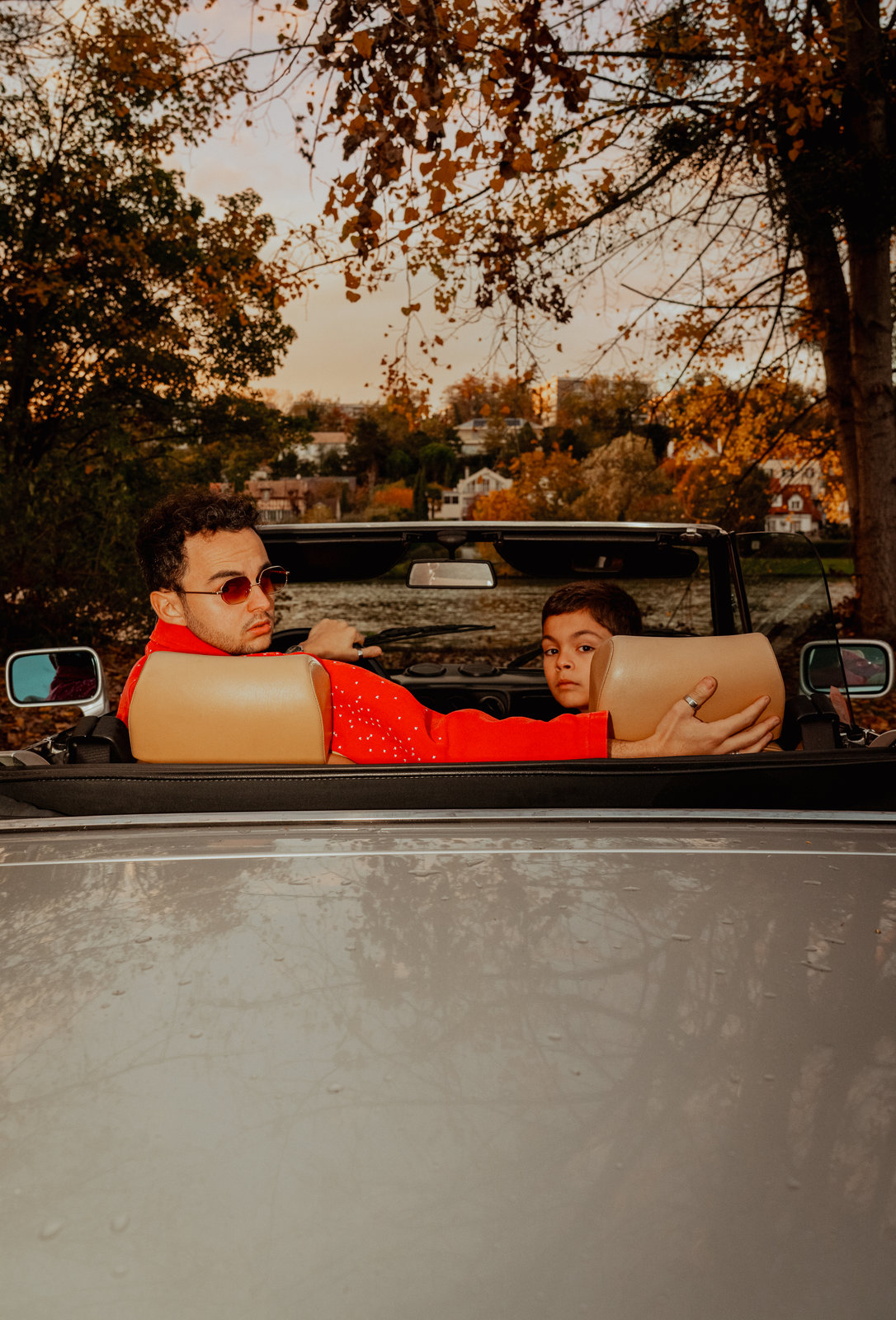 Shooting d'un artiste et d'un enfant dans une voiture