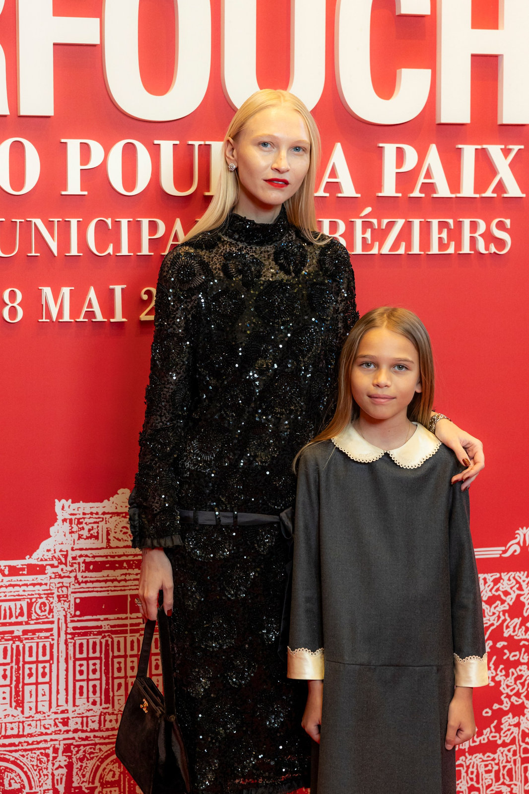 Portrait d'invitées sur le photocall d'un concert